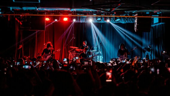 Hudební kapely a autorská práva: Průvodce licencováním a playlisty pro živé vystupování